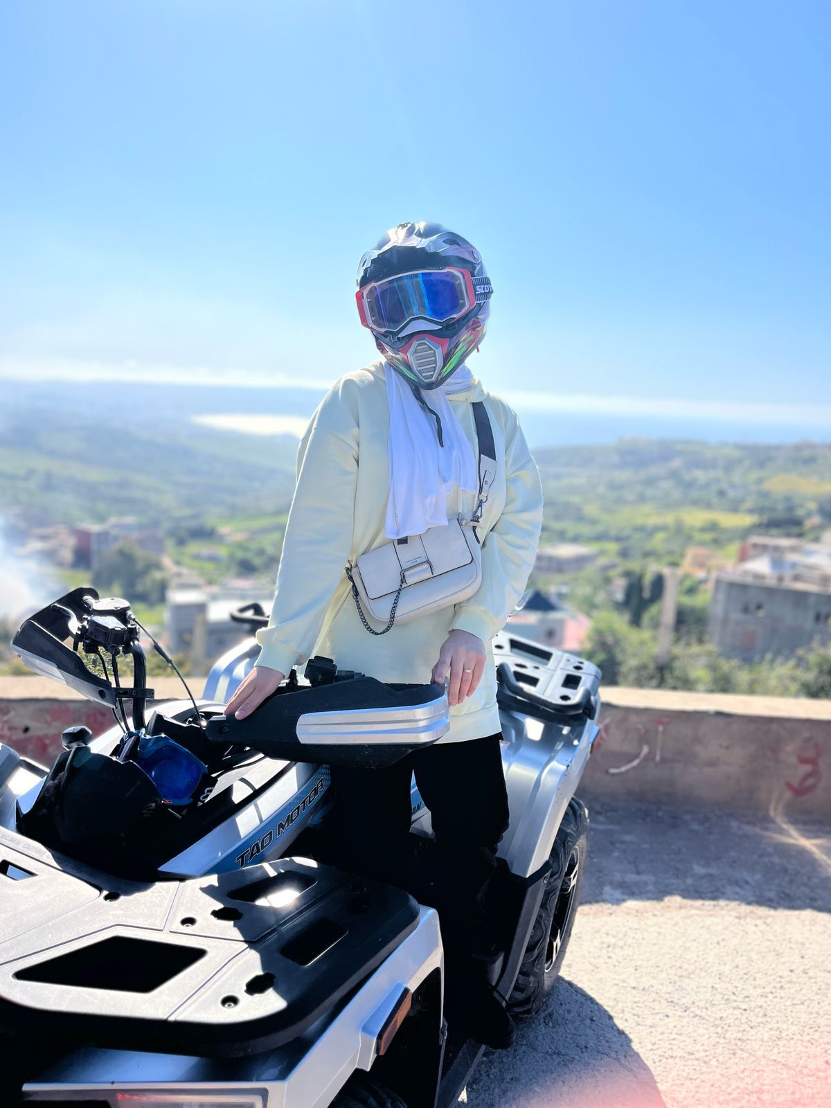 Excursion quad avec vue sur forêt
