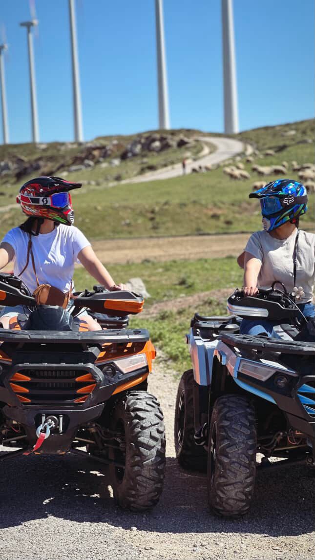 Aventure en quad à travers les montagnes